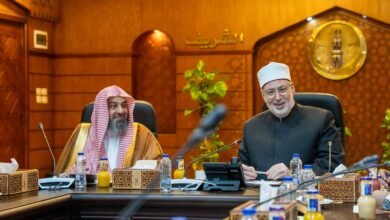 وزارة الشؤون الإسلامية والأزهر تناقشان تنظيم ندوات علمية مشتركة دورية لتعزيز الوعي الديني الصحيح ومواجهة الأفكار المنحرفة خلال الاجتماع الخامس للجنة التنسيقية المشتركة بين الجانبين الذي عقد بالقاهرة