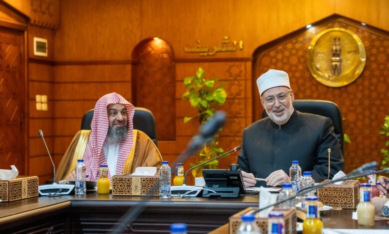 وزارة الشؤون الإسلامية والأزهر تناقشان تنظيم ندوات علمية مشتركة دورية لتعزيز الوعي الديني الصحيح ومواجهة الأفكار المنحرفة خلال الاجتماع الخامس للجنة التنسيقية المشتركة بين الجانبين الذي عقد بالقاهرة