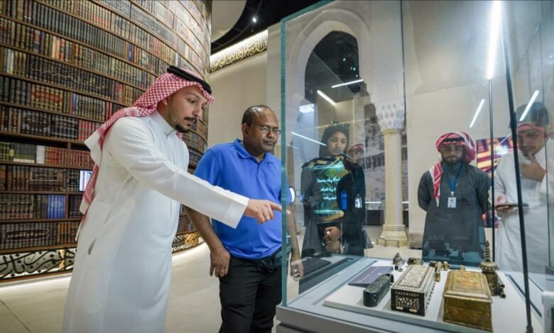 وزير السياحة بجمهورية المالديف يزور حي حراء ويشيد بتطور قطاع السياحة في المملكة