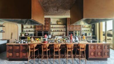 احتفاء بالمذاق والفخامة: الشيف الحائزة على نجمة ميشلان جوليا كومب تقدم تجربة طهي عالمية في منتجع سيكس سينسيز الكثبان الجنوبية