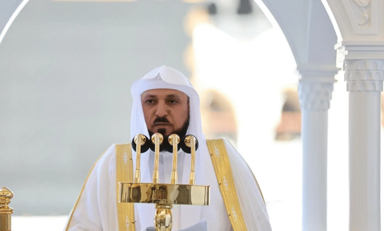 إمام وخطيب المسجد الحرام الشيخ المعيقلي: إذا تولى الله عبدًا اجتباه، وأكرمه وهداه، فإذا تقرب العبد من ربه شبرًا، تقرب الرب منه ذراعًا