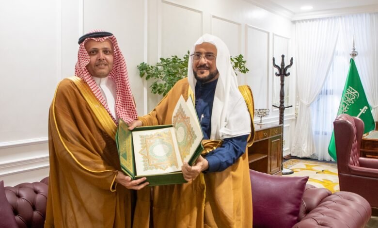 وزير الشؤون الإسلامية يستقبل سفير خادم الحرمين الشريفين المعين حديثاً لدى مملكة ماليزيا