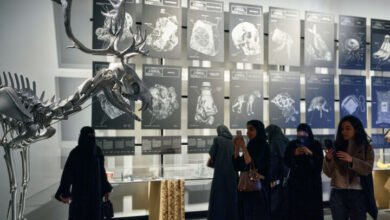 مركز الدرعية لفنون المستقبل يفتتح معرض «من الأرض: من تكنولوجيات أرضية إلى بيولوجيات حاسوبية»