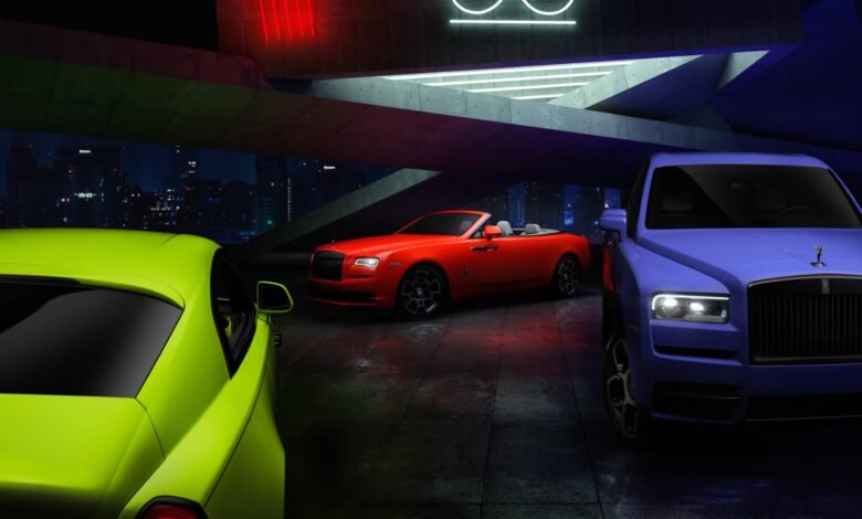 رولز-رويس تحتفل بالذكرى العاشرة لإطلاق طراز بلاك بادج، النسخة الجريئة التي ارتقت إلى مستويات جديدة من التمرد