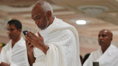 رئيس جمهورية المالديف يؤدي مناسك العمرة